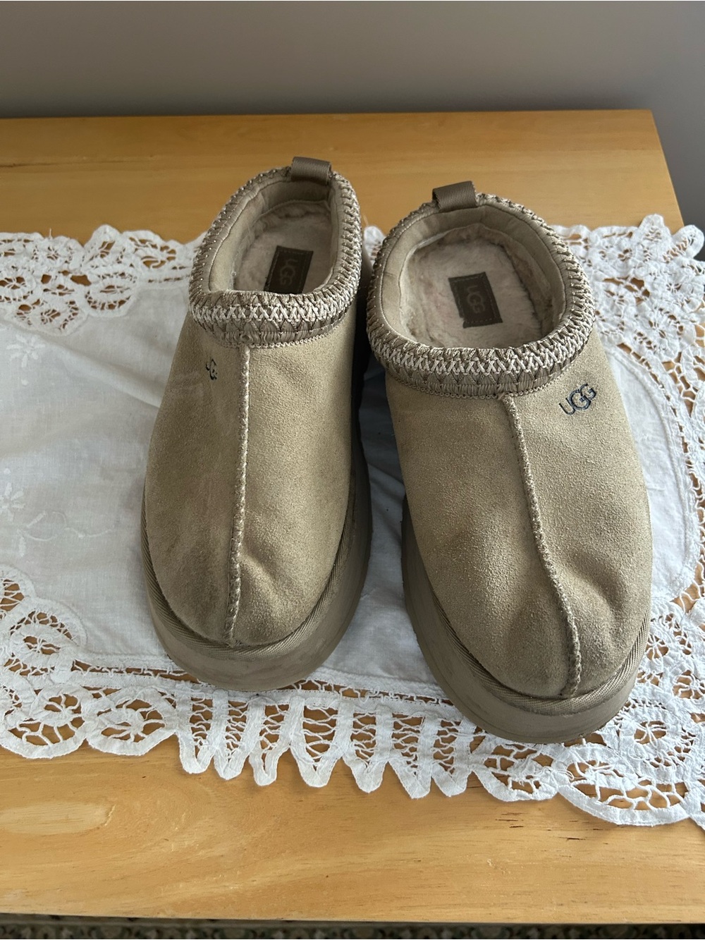 UGG Slip-On Shearling Lined Clog - Chestnut Tan - Picture 2 of 5